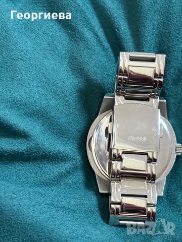Часовник Guess, инокс с кристали, снимка 4 - Дамски - 56144171