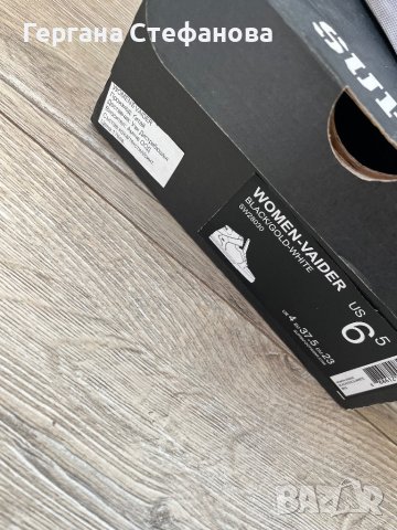 Страхотни кецове черно със златисто в перфектно състояние номер 37 стелка 23,5см, снимка 4 - Маратонки - 44400957