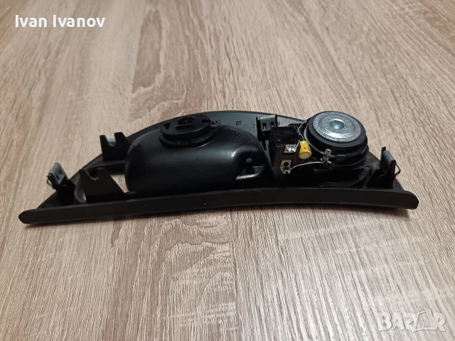 Конзола дясна за Алфа Alfa 147 и ГТ GT с пищялка тонколона говорител. , снимка 2 - Части - 53712641