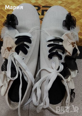 Бели кецове