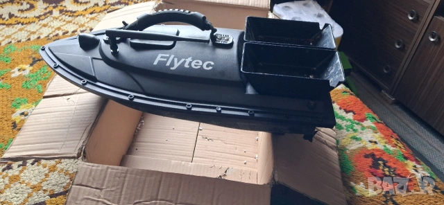 продавам лодка за захранка Flytec 2 вградени батерий