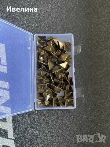 Комплект от 50 декоративни пирона