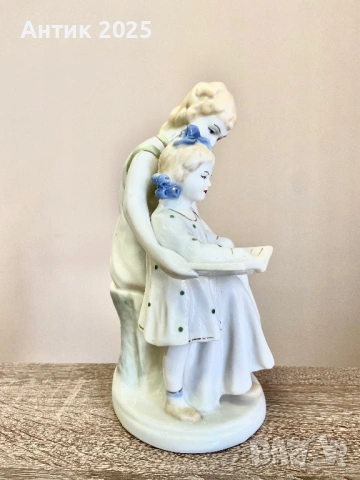 Статуетка „Първата книга“ — Полонне ЗХК, порцелан, клеймо 1956–1972 г., снимка 4 - Колекции - 52410516