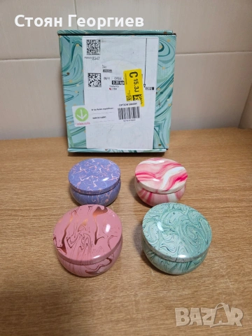 Комплект от 4 ароматни свещи с цитронела. Изработени са от натурален соев восък