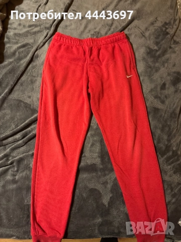 Червен панталон на Найк оригинален