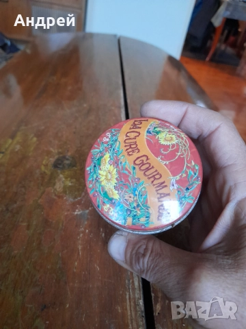 Стара кутия от бонбони Olives au Chocolat, снимка 4 - Други ценни предмети - 52216714