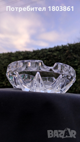 Масивен кристален пепелник с богата гравюра, снимка 2 - Други - 44297452
