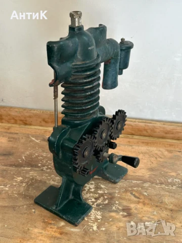 Соц Учебен Макет Модел на Двигател в Разрез, снимка 5 - Антикварни и старинни предмети - 51110858