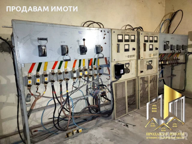 Продавам пром. помещение с 886 кв. м + 6174кв.м. двор, снимка 7 - Производствени сгради - 51191343