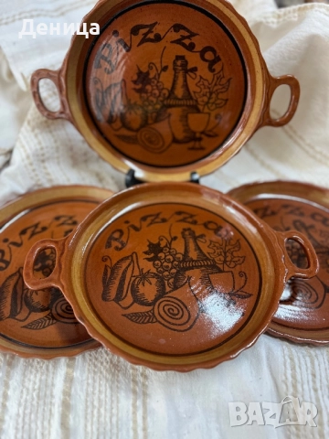 Немски керамични тавички за пица Размер с дръжки-29.5 см и диаметър без тях-22 см Налични-4 бр 