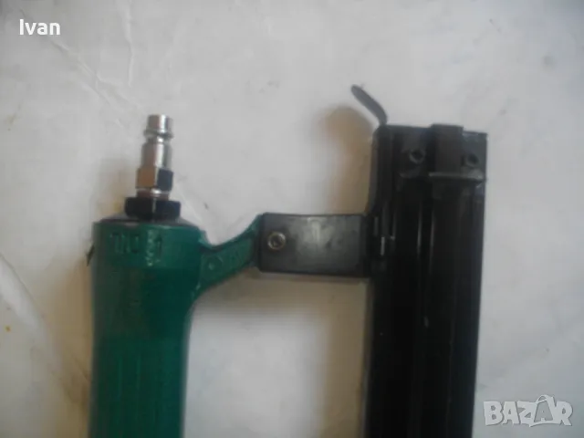 PREBENA НЕМСКИ ОРИГИНАЛЕН ПРОФЕСИОНАЛЕН ПНЕВМАТИЧЕН ТАКЕР ЗА ПИРОНИ ТИП J 32мм ОТЛИЧЕН ПОЧТИ НОВ, снимка 8 - Други инструменти - 49427555