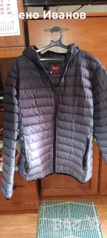 Продавам чисто ново пролетно яке с качулка 2ХЛ с преливащ цвят черно и сиво чисто ново 
