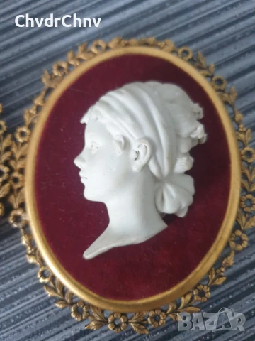 2бр чифт малки порцеланови бюстове-пана/кадифе-камея/релефна картина/бронзова рамка 10х9см, снимка 4 - Антикварни и старинни предмети - 51331888