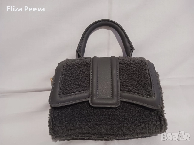 Малка дамска чантичка, снимка 3 - Чанти - 52144877