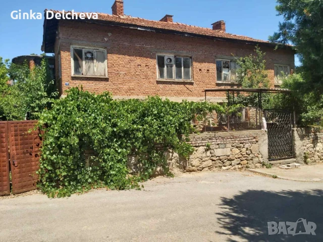 Продавам двуетажна къща с голям двор в ТОП центъра на Харманли!, снимка 1