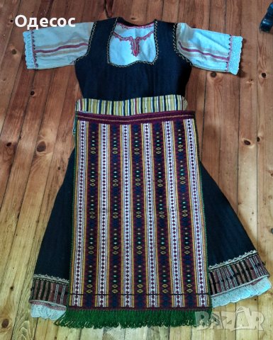 Автентична носия от Югоизточна България, снимка 2 - Антикварни и старинни предмети - 30567928