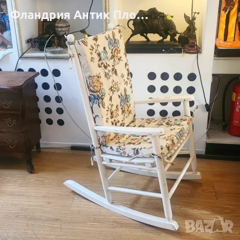 Класически дървен бял люлеещ стол, снимка 3 - Столове - 46362208