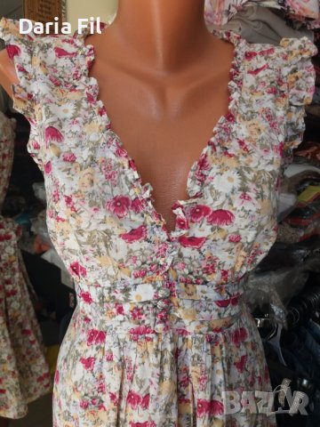 Памучна рокля на цветя с къдрички на раменете и около деколтето, снимка 3 - Рокли - 41669421