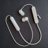 Sony WI C300 bluetooth слушалки бяло , снимка 1 - Bluetooth слушалки - 42182122