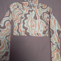 Дамска къса блуза, размер S, снимка 1 - Блузи с дълъг ръкав и пуловери - 42237752