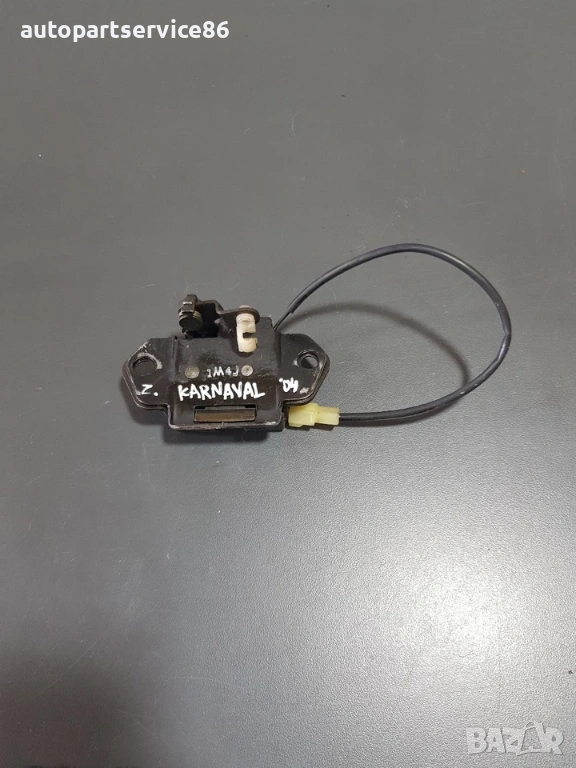 Брава на задния капак за KIA Carnival 2.9 CRDi (2002–2006), снимка 1