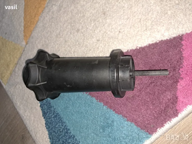 Болт за закрепване на резервна гума Пасат Б5, снимка 1