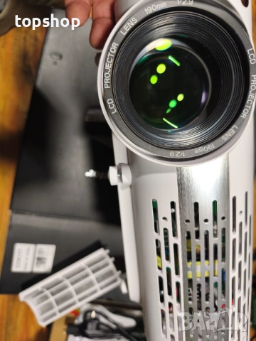 Чисто нов Full HD, проверен с перфектна картина Проектор YABER Y30 – 1080p Native, 9500L, 4D Keyston, снимка 4 - Плейъри, домашно кино, прожектори - 53774803