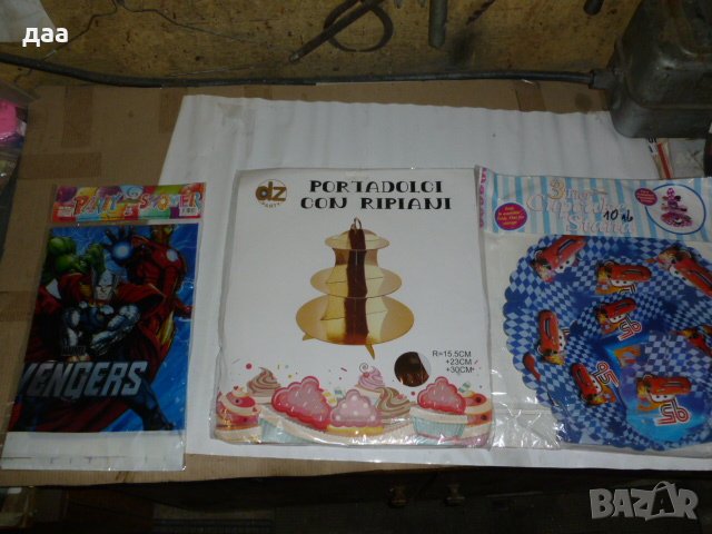 продавам 3 етажна поставка за сладкиши, снимка 1