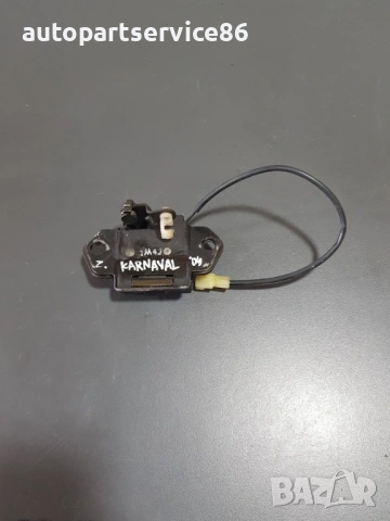 Брава на задния капак за KIA Carnival 2.9 CRDi (2002–2006)