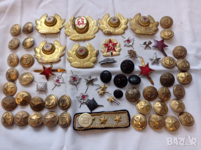 Военни предмети - кокарди, вензели и други 