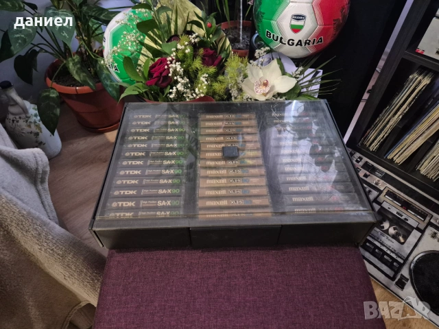 Практично пластмасово шкафче за съхранение на 36 бр. аудио касети