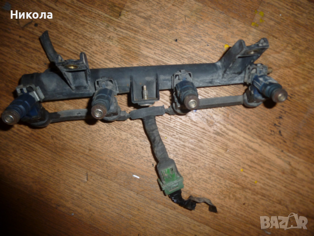 Рейка с дюзи за Пежо 206 1.6 90 к.с, снимка 2 - Части - 36166947