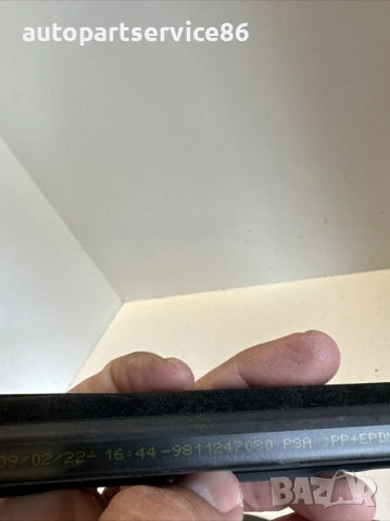 Облицовка лайсна заден десен прозорец за Peugeot 3008 1.2T (2022) 9811247080, снимка 2 - Части - 53616013