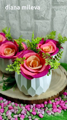 Гипсокерамични кашпи с рози от креп хартия!!, снимка 13 - Декорация за дома - 51630322