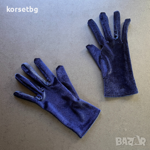 Къси дамски елегантни ръкавици от син плюш 8647, снимка 2 - Ръкавици - 44290737