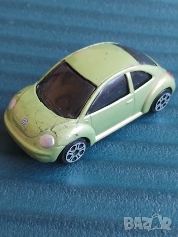 Maisto Volkswagen New Beetle - оригинална количка, снимка 4 - Коли, камиони, мотори, писти - 53669567