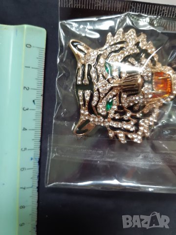 Красиви брошки със цветни камъчета, снимка 4 - Колиета, медальони, синджири - 34808791