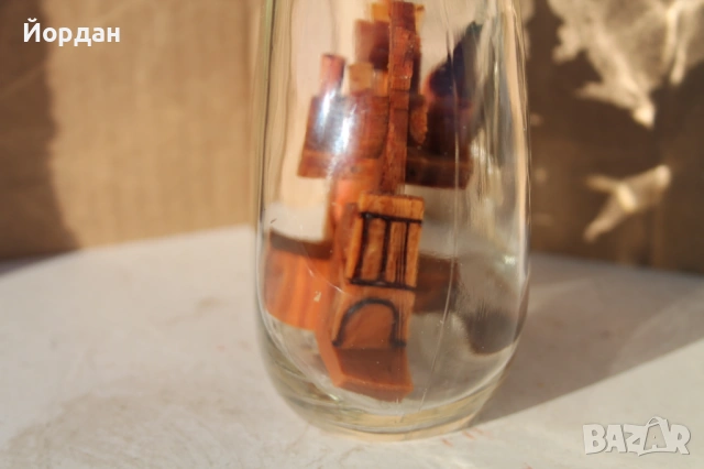 Стъклено шише за алкохол с дървени фигурки , снимка 6 - Други ценни предмети - 53564925