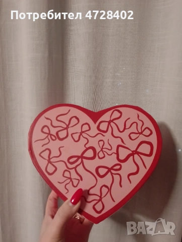 Кутия сърце ❤️, размер L, cъс соева свещ, блестящо сърце ❤️и бомбони Рафаэлло 🍬