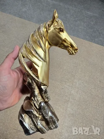 статуетка кон