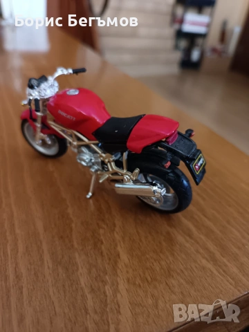 1:18  мотоциклет Ducati Monster 900 от Bburago, снимка 2 - Колекции - 53761729