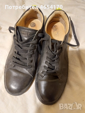 Продавам спорни обувки от естествена кожа Оsprey London