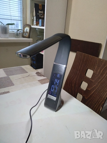 Настолна LED лампа с часовник., снимка 2 - Настолни лампи - 52974045