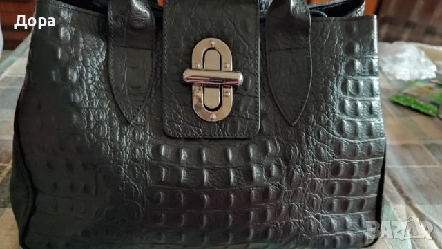 Кожена, черна чанта, произведена в Италия, снимка 1 - Чанти - 44228381