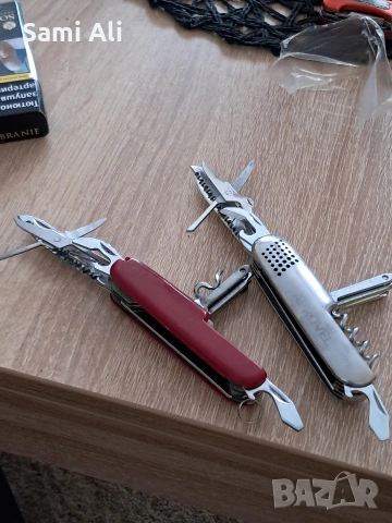 Продавам 2 броя мултифункционални джобни ножчета в добро състояние., снимка 2 - Нумизматика и бонистика - 53817626