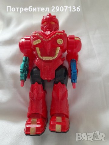 РОБОТ с батерии, свети,движи се, стреля