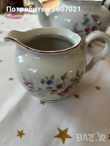 Порцеланов чайник и латиера "Ябълков цвят" от завод Стойко Иванов Пеев - СИП, снимка 3 - Сервизи - 48598675