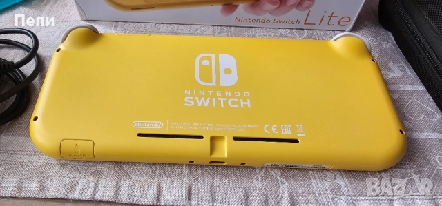Nintendo Switch Lite Yellow 32 GB + 128GB карта, снимка 4 - Nintendo конзоли - 52986976