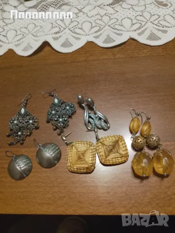 Обеци различни