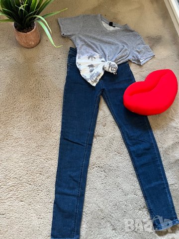 Дънки и тениска